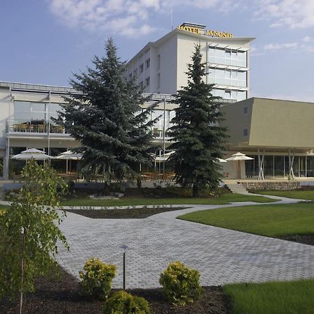 Hotel Janosik Liptovský Mikuláš エクステリア 写真
