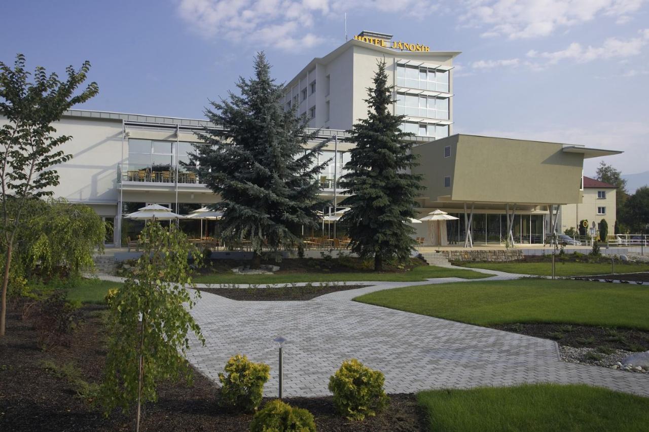 Hotel Janosik Liptovský Mikuláš エクステリア 写真