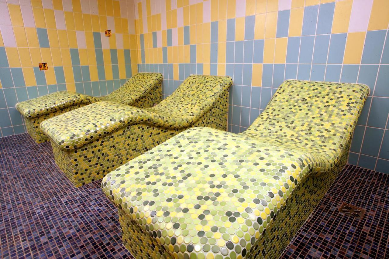 Hotel Janosik Liptovský Mikuláš エクステリア 写真