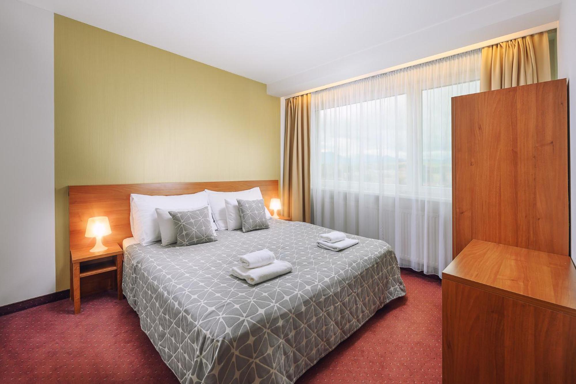 Hotel Janosik Liptovský Mikuláš エクステリア 写真