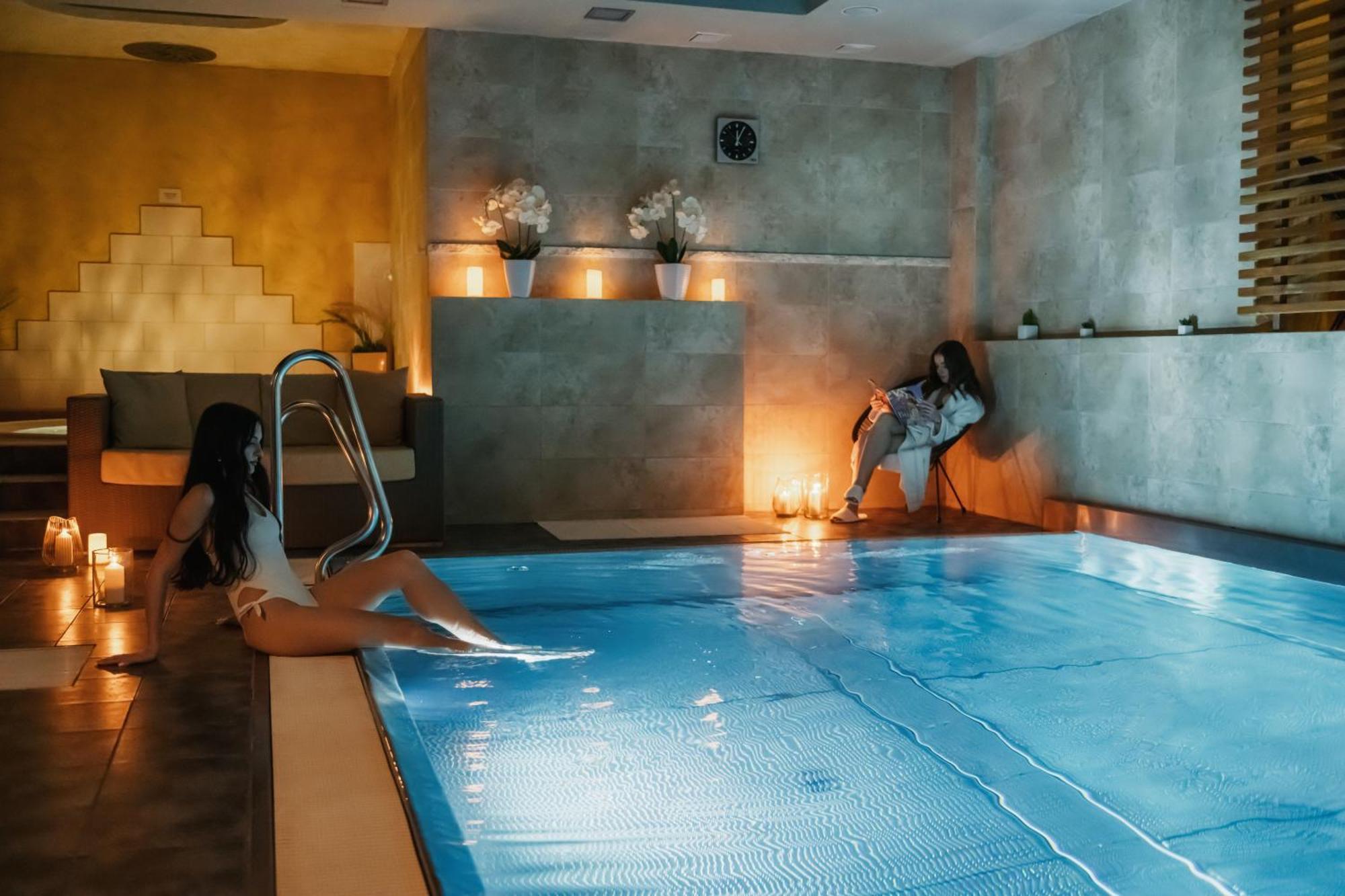 Hotel Janosik Liptovský Mikuláš エクステリア 写真