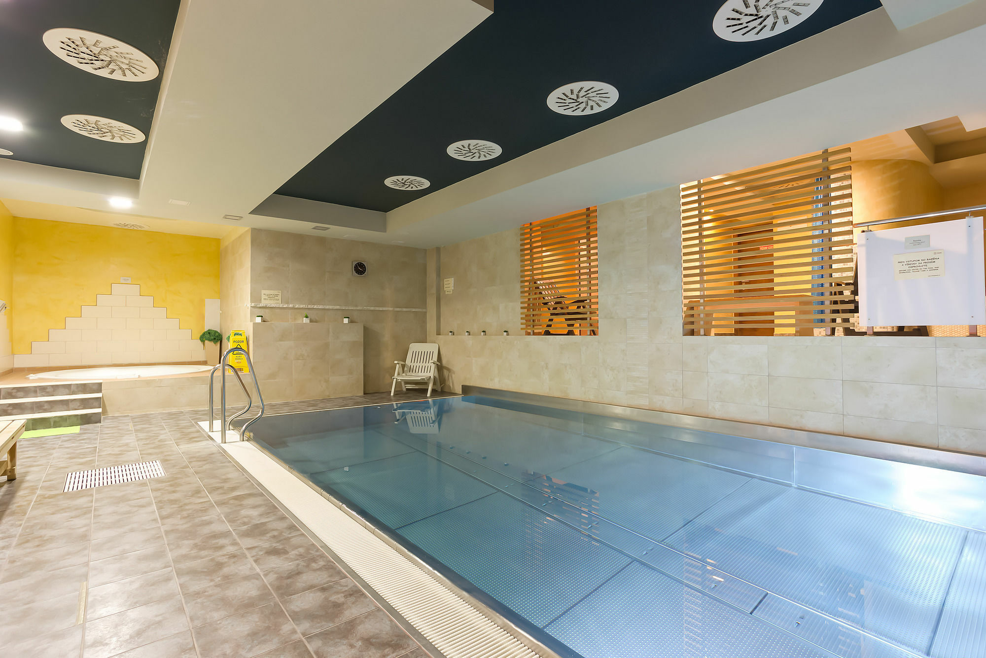 Hotel Janosik Liptovský Mikuláš エクステリア 写真